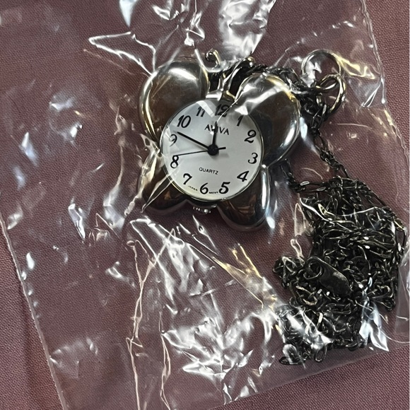 Clock necklaces - Picture 3 of 14